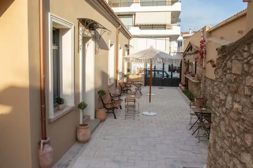 Strofilia House Near ATH Airport - Image 1