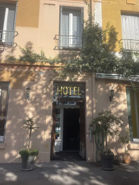 Hotel De Provence - Image 1