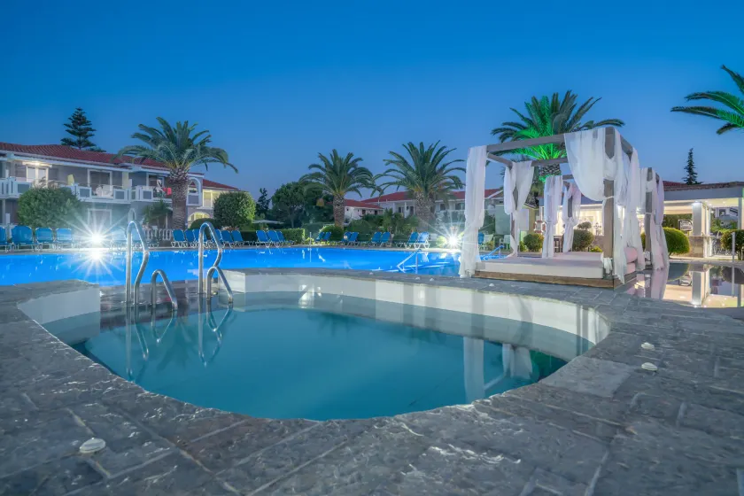 Golden Sun Hotel - Image 1