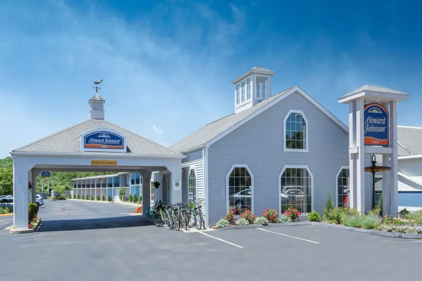Howard Johnson by Wyndham Mystic - Image 1