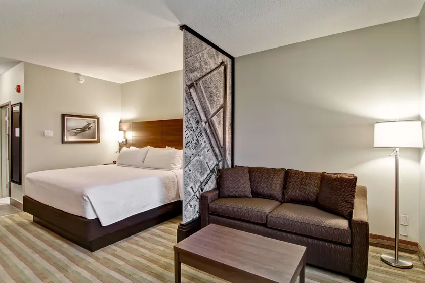 Best Western London Airport Inn & Suites - Image 1