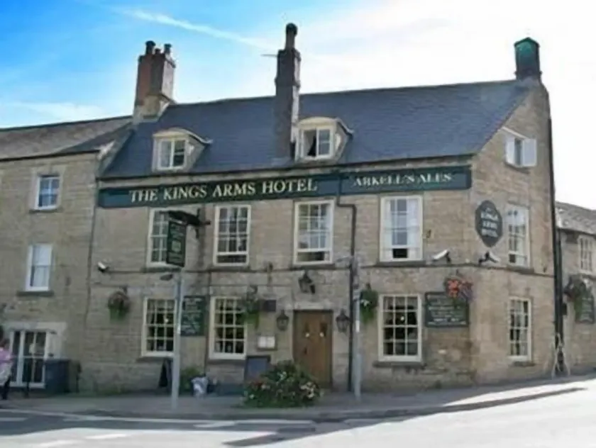 The Kings Arms Hotel - Image 1
