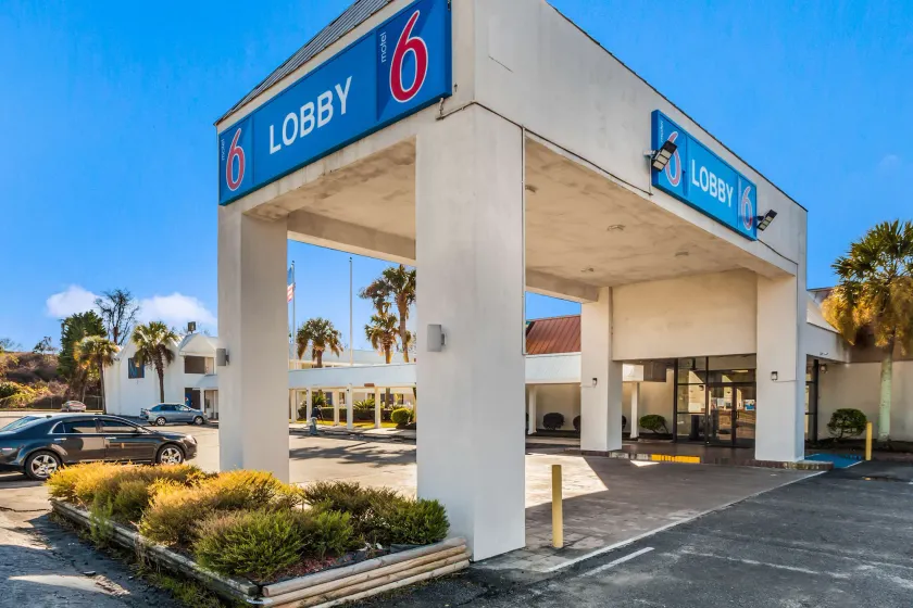 Motel 6-Florence, SC - Image 1