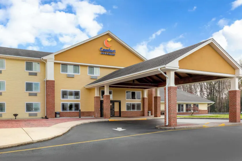 Comfort Inn & Suites Milford - Image 1