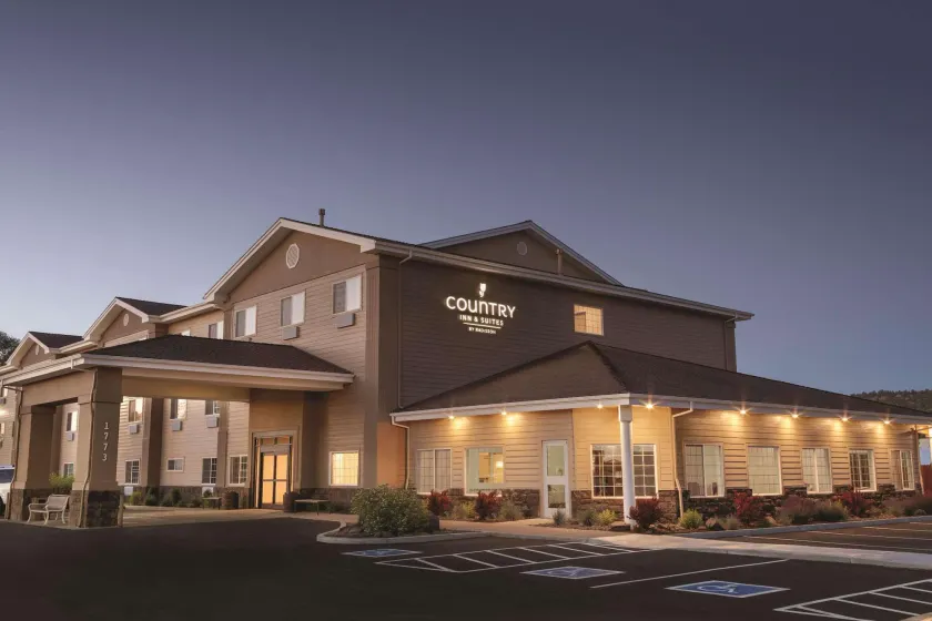 Country Inn & Suites by Radisson, Prineville, OR - Image 1