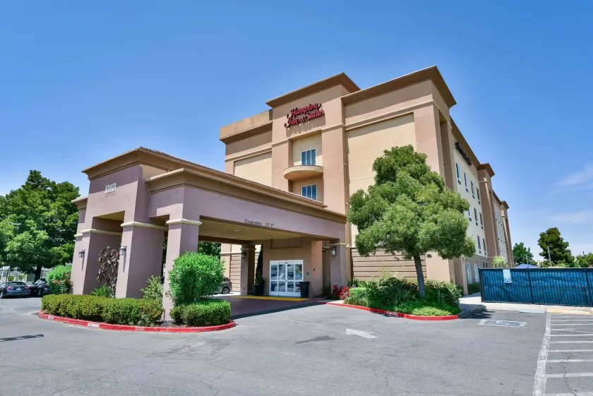 Hampton Inn & Suites Pittsburg, CA - Image 1
