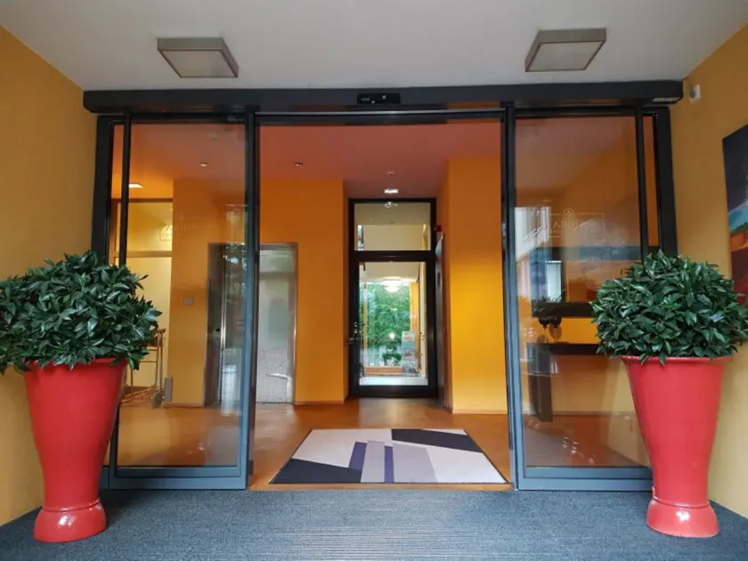 Nashira Kurpark Hotel - Interior entrance