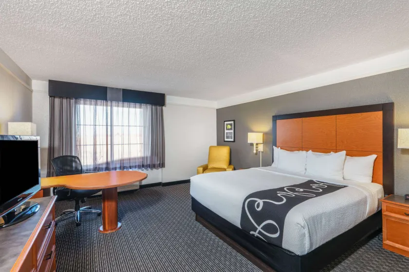 La Quinta by Wyndham Pueblo - Image 1