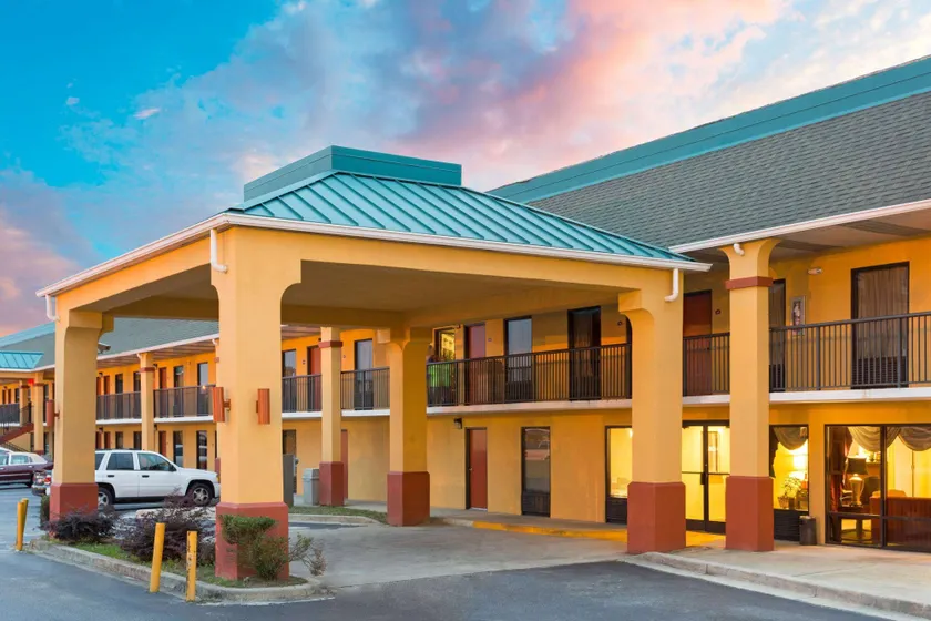 Super 8 by Wyndham Orangeburg Near I-26 - Image 1