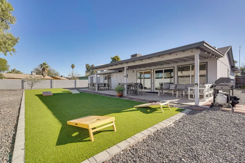 Walk to Riverview Park! Dog-Friendly Mesa Retreat - Image 1