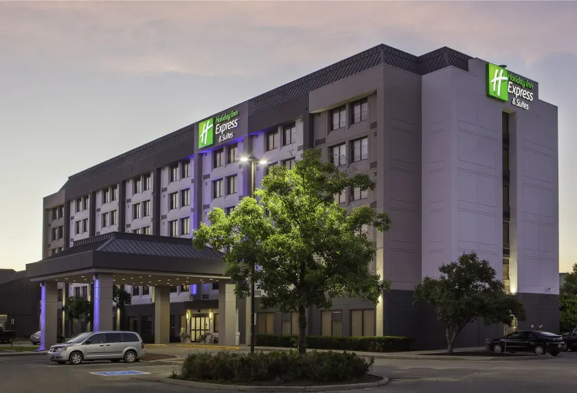 Holiday Inn Express & Suites Mississauga-Toronto Southwest by IHG - Image 1