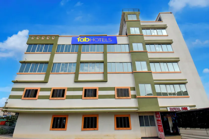 FabHotel Royal Inn Dehu - Image 1