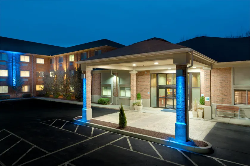 Holiday Inn Express & Suites Smithfield - Providence by IHG - Image 1