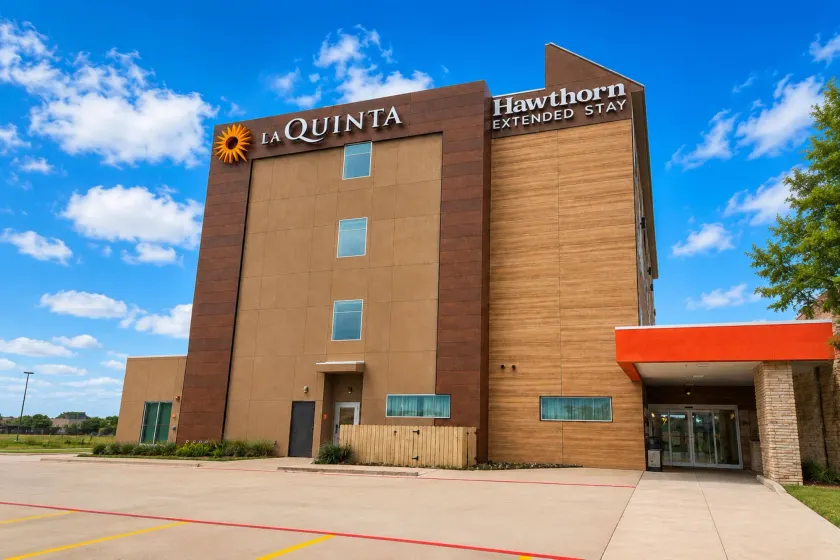 La Quinta Inn And Suites By Wyndham Corpus Christi I-37 Nw - Image 1