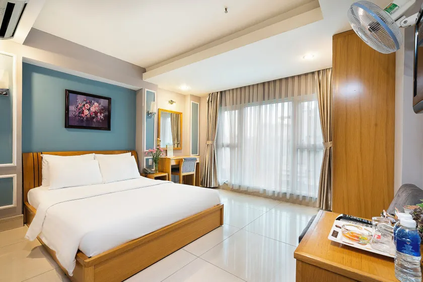 Lucky Star Hotel 146 Nguyen Trai - Image 1