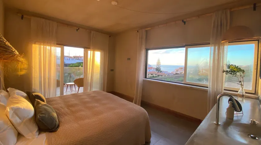 Azenhas do Mar Valley House - Image 1
