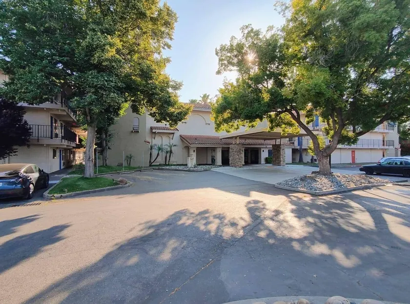 Rodeway Inn & Suites Rancho Cordova - Folsom - Image 1