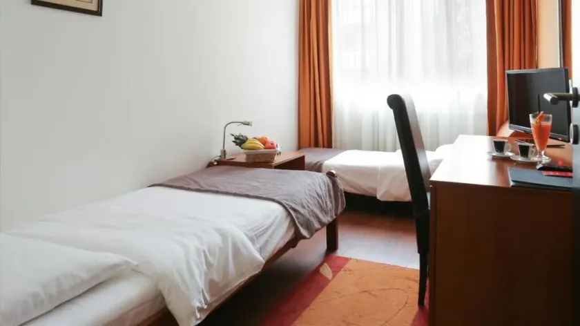 Hotel Srbija-FREE PARKING - Image 1