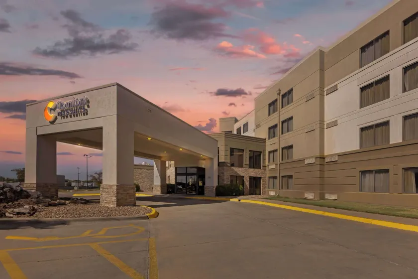 Comfort Inn & Suites Wichita Northeast - Image 1