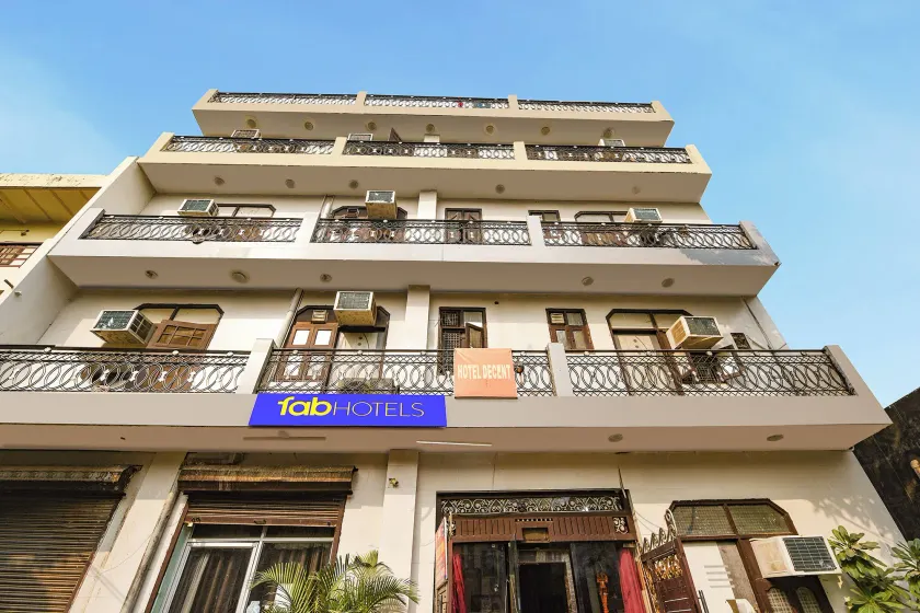 Fabhotel Decent - Image 1