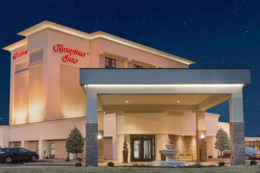 Hampton Inn Terre Haute - Image 1