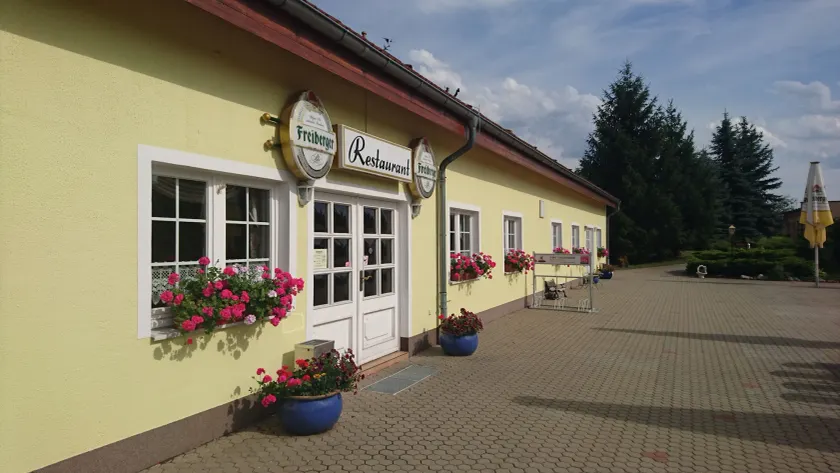 Hotel-Pension Am Mühlberg - Image 1