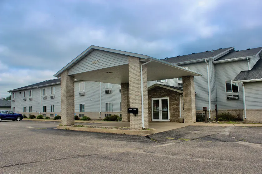 Eastwood Inn - Image 1