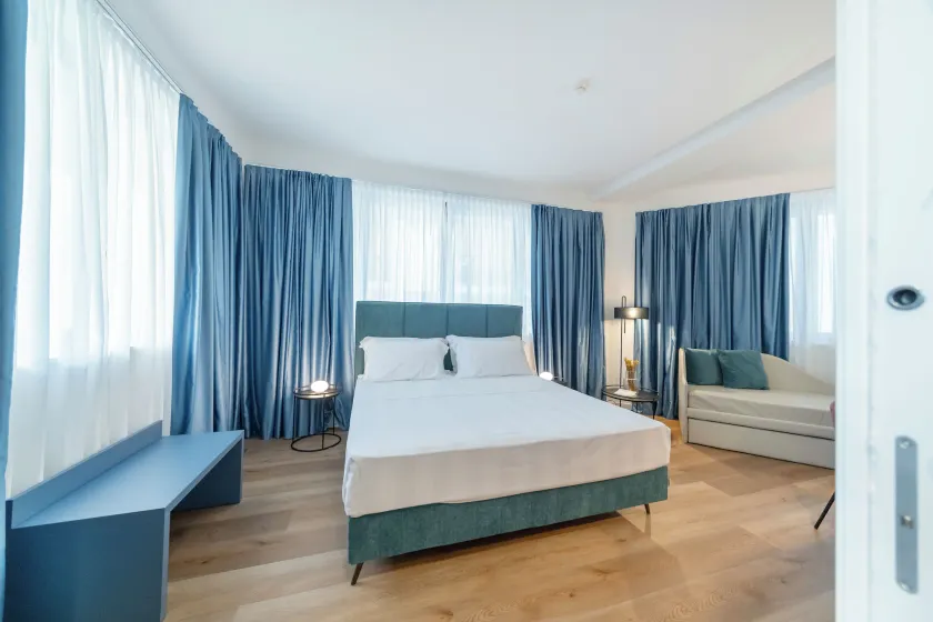 BISCARDI Hotel - Image 1