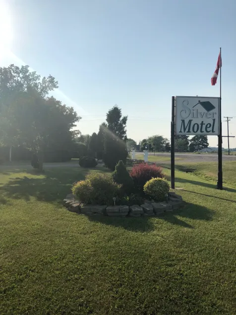 Silver Motel - Image 1