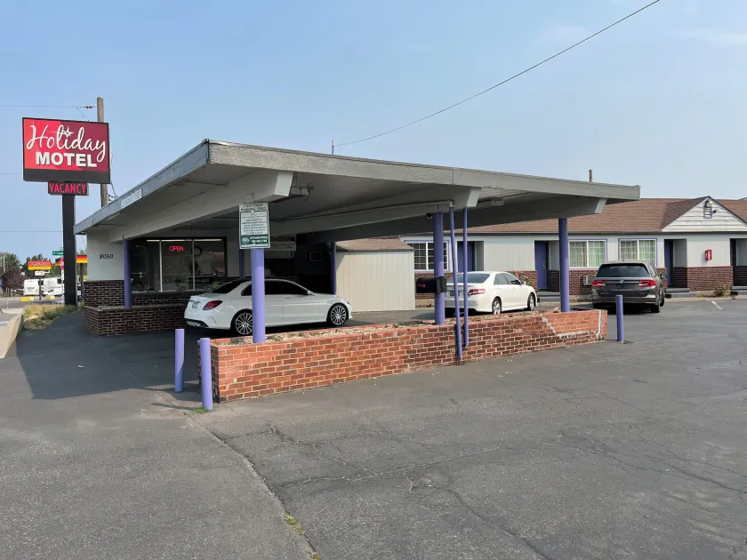 Holiday Motel - Image 1