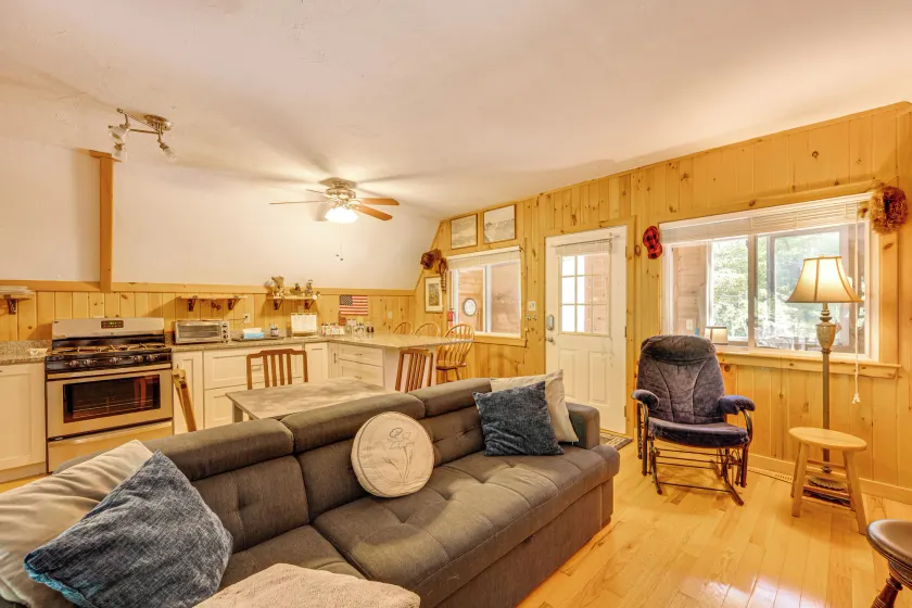 7 Mi to Ski Slopes! Cozy Madison Cabin w/ Fire Pit - Image 1