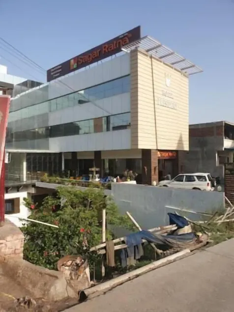 Hotel President - Image 1