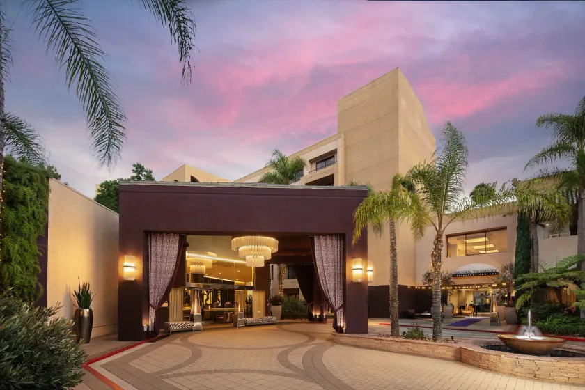 Avenue of the Arts Costa Mesa, a Tribute Portfolio Hotel - Image 1