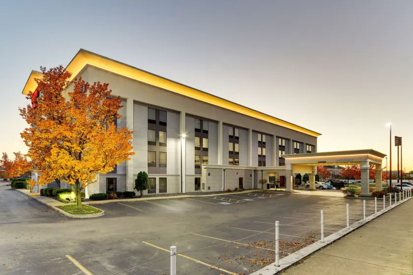 Hampton Inn Springfield - Image 1