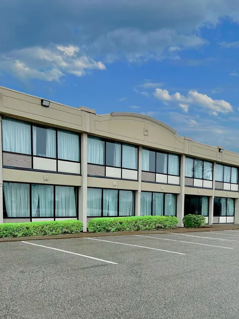 Residence & Conference Centre - Sarnia - Image 1