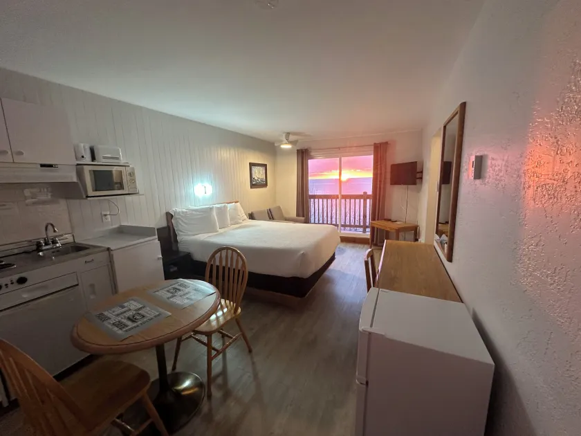 Motel Carleton Sur Mer - Image 1