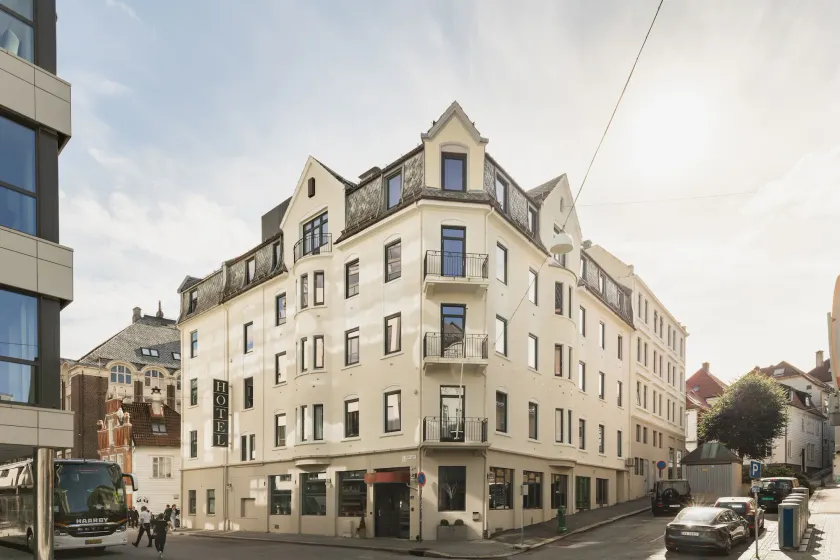 Heimen Hotel - Image 1