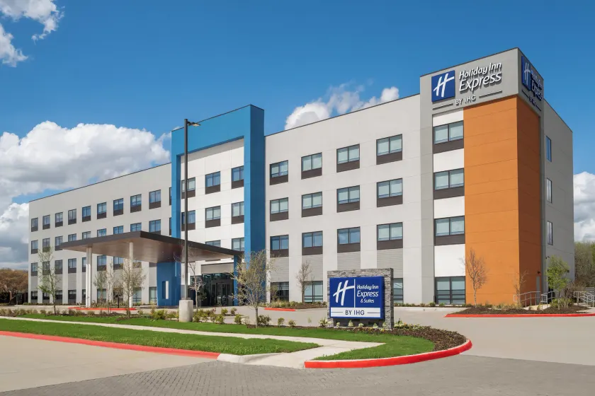 Holiday Inn Express & Suites DFW Airport Southwest - Euless by IHG - Image 1