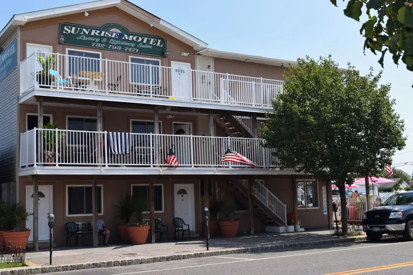 Sunrise Motel - Image 1