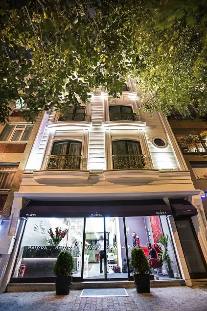 Ravvda Hotel - Image 1