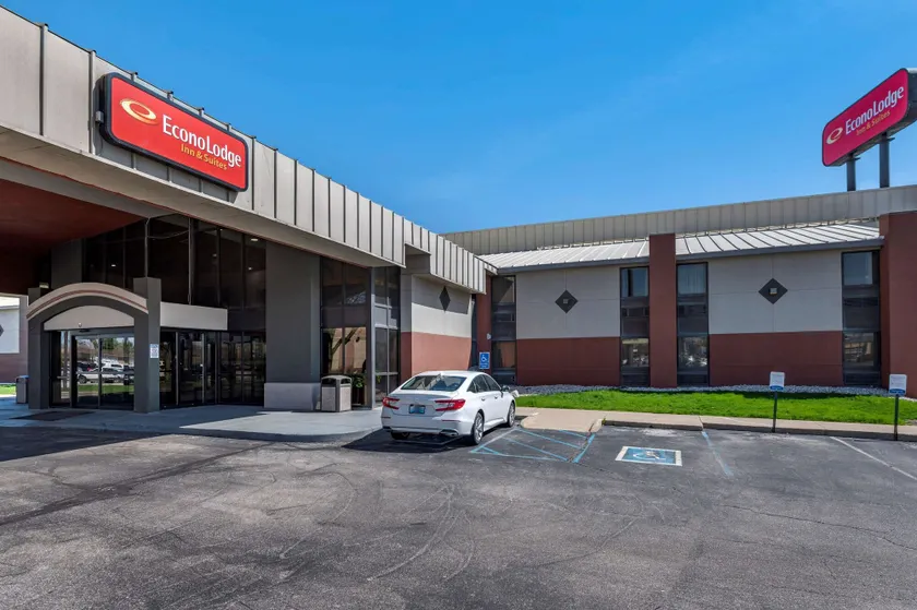 Econo Lodge Lafayette near University - Image 1