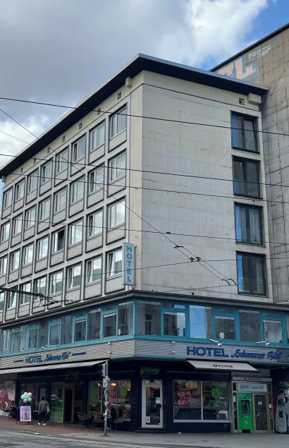 Hotel Schwarzer Bär - Image 1