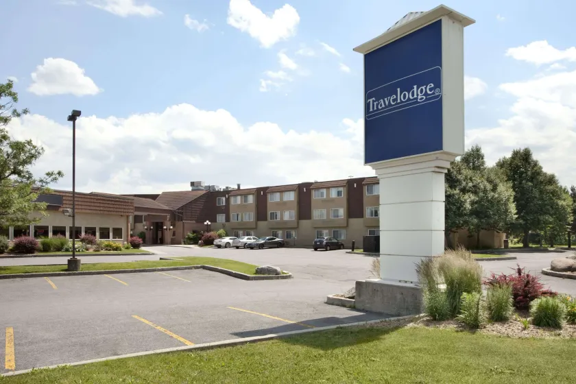 Travelodge by Wyndham Ottawa East - Image 1