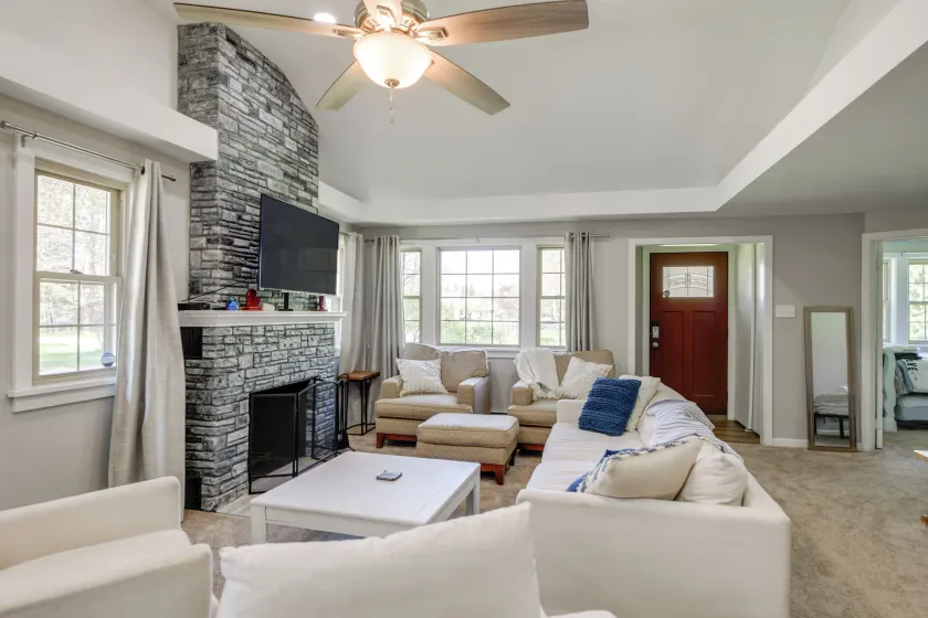 1 Mi to Lake Erie: Family-friendly Angola Home! - Image 1