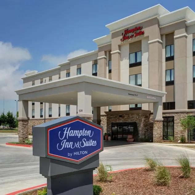 Hampton Inn & Suites Ardmore - Image 1