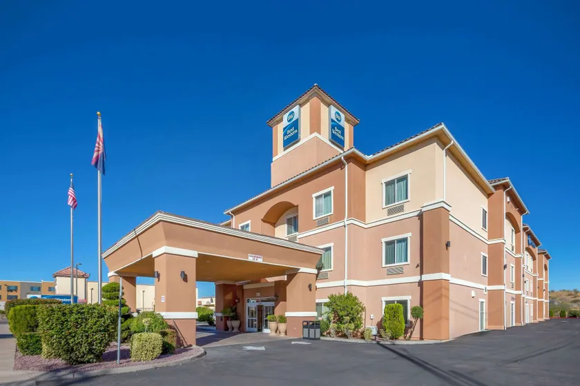 Best Western Sonora Inn & Suites - Image 1