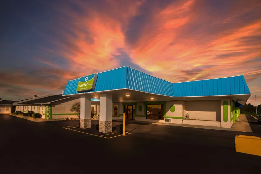 SureStay Hotel by Best Western Higginsville - Image 1