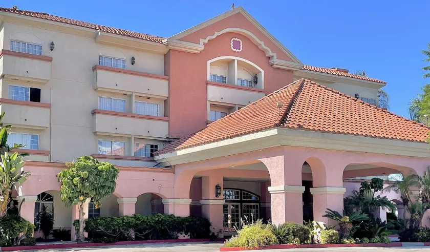 Park Suites Hotel - Image 1