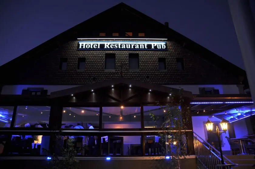 Galion Hôtel & Restaurant - Image 1