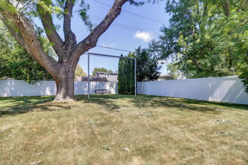 5 Mi to Lake Erie! Cozy Monroe Home & Private Yard - Image 1